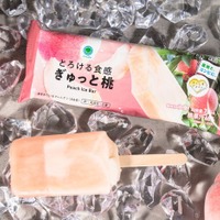 ファミマ、“販売数100万本超”桃アイスバーが進化 福島の桃果汁を48％使用 画像