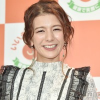 スザンヌ、ほっそり美脚披露 息子の母の日プレゼント取り入れたコーデに反響「センス抜群」「スタイルすごい」 画像