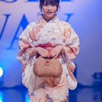 元ばんばんざい流那の妹・莉那（りな）、お団子ヘア×大ぶり髪飾りで魅力放出「何でも似合う」「新鮮」と反響【学生ランウェイ】 画像