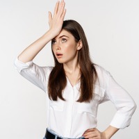 たった30秒の「おでこトントン」で、食欲を半分以下に抑えらえる!?「脳内食事」も有効？脳の反応を利用した「ダイエット習慣」を科学的に解説 画像