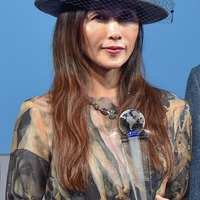 工藤静香、スマホ裏面の“シール帳”ショット公開「キャラのチョイスが最高」「情報量多い」の声 画像