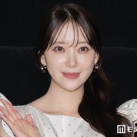 堀未央奈、胸元ざっくりノースリミニワンピ姿「セクシー」「美脚すぎる」の声 画像