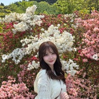 仮面高校生の妹で話題・すなずりかりん、USJでのミニスカ姿に熱視線「脚綺麗」「透明感すごすぎる」 画像