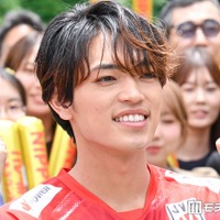 timelesz原嘉孝、石川祐希選手の強烈スパイク直撃で吹っ飛ぶ「思い出として墓場まで持っていきます」 画像