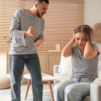 「自称」小説家（無職）のモラハラ夫を支え続けた看護師の妻。ついに殴られた日、夫が大声で叫んだ「信じがたい言葉」とは 画像