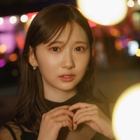 日向坂46藤嶌果歩、黒ドレスに身を包み大人な表情 1st写真集先行カット第6弾解禁 画像