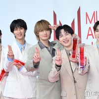 【MAJ2026】M!LK塩崎太智、レッドカーペットでも「嬉しすぎて滅！」連発 スーツで凛々しく登場 画像