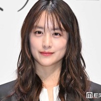 山本美月、子どもとトイ・ストーリーホテルへ 親子ショットに反響「旦那さんの投稿と繋がった」「サイズ感可愛すぎる」の声 画像