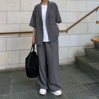 シックなトーンで上品に魅せる。人気インフルエンサーに学ぶハンサムモノトーンな初夏コーデ 画像