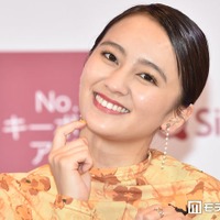岡田結実、印象ガラリな金髪＆ギャルメイク姿に反響「目力すごい」「ビジュ最強」 画像