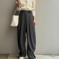 レース襟ブラウスをハンサムに着こなす。大人の甘辛ミックススタイル【40代の毎日コーデ】 画像