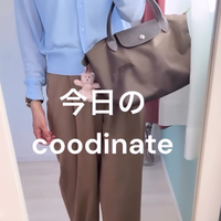 ライトブルーの【ユニクロ】シアーカーデが涼しく爽やか。タックワイドパンツ合わせで夏の通勤コーディネートが完成【40代の毎日コーデ】 画像