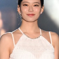 なごみ、美デコルテ際立つ白ドレスで魅了 洗練された大人の色気放つ【TGC新潟2026】 画像