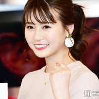 “準ミス青山”井口綾子、大胆胸元＆背中開きオフショル姿に反響「大人の色気全開」「肩のラインが綺麗」 画像