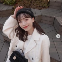 サッカー日本代表 上田綺世選手の妻「いつかの父の日」0歳長女との2ショット公開「同じ顔すぎる」「目くりくり」と反響 画像