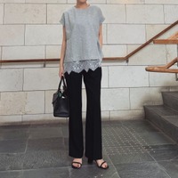 この夏、１枚あると重宝する！レイヤード見えする華やぎトップスの着こなし【40代の毎日コーデ】 画像