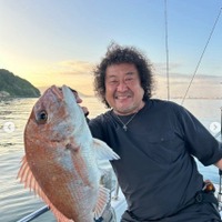 葉加瀬太郎、娘の27歳誕生日で顔出し2ショット公開「美人すぎる」「理想の父親」の声 画像