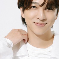 timelesz寺西拓人、“国民の元カレ”から“国民的俳優”へ キラキラメイクで「Eye-Ai」表紙登場 画像