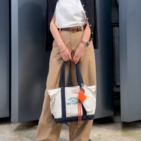 シンプル配色でオシャレ。【ユニクロ】ベージュパンツで仕上げる大人カジュアルな着こなし【40代の毎日コーデ】 画像
