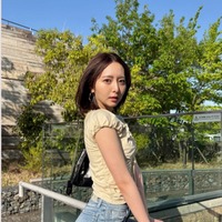 元HKT48メンバー、母親とレストランへ 美肩輝くキャミソール姿に視線集中「透明感がすごい」「お母様もエレガント」と反響 画像