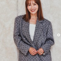 新山千春「集中できる静かな空間」毛筆練習中の姿公開「綺麗で力強い字が素敵」「達筆」 画像