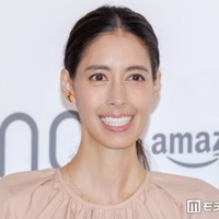 森泉、アップグレードした庭のプール楽しむ水着ショット公開「おしゃれなホテルみたい」「大きくて豪華」と反響 画像