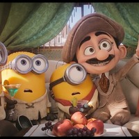 松平健“映画監督”とミニオンたちの出会い『ミニオンズ＆モンスターズ』本編映像 画像