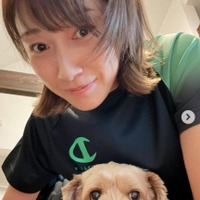 狩野舞子、ノースリ×ミニ丈から美脚披露「スタイル良くて見惚れる」「脚長すぎてびっくり」と反響 画像