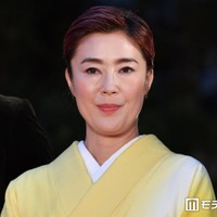 寺島しのぶ、海パン姿の息子・尾上眞秀の姿公開「夏らしさ全開」「海が似合いすぎる」と反響 画像