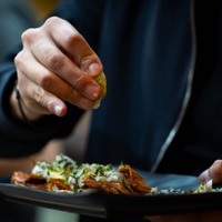 年収8000万以上の人が「食べない」ものとは⁉　食事の場での「お金持ちの流儀」 画像