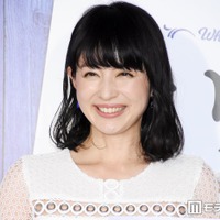 平井理央アナ、娘とプールへ 水着ショットに反響「大きな浮き具」「場所がおしゃれすぎる」 画像