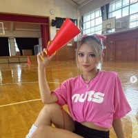 「ラヴ上等」出演話題・るる（田中流瑠）、前開きの大胆衣装姿に反響「ドキッとした」「セクシー」 画像