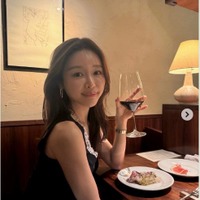 加治ひとみ、圧巻美ボディ際立つビキニ姿に熱視線「絵になる」「神スタイル」 画像
