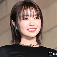 大原優乃、美デコルテ際立つベアトップ衣装ショットに反響「鎖骨くっきりで美しい」「大人っぽくて素敵」 画像