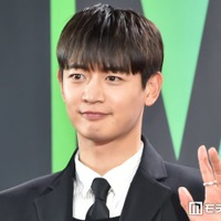 SHINeeミンホ、上裸にファージャケットで鍛え上げられた肉体美披露「ワイルドでかっこいい」「色気がすごい」と反響 画像