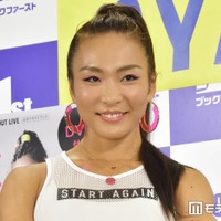第1子出産のカリスマトレーナーAYA「めくれても…下着が見える恐れゼロ」ミニスカコーデで圧倒的美脚披露「格好良すぎる」「圧倒的なスタイル美」の声 画像