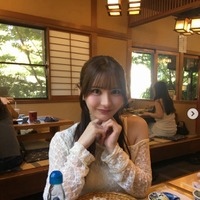 仮面高校生の妹で話題・すなずりかりん、グッズ装備のミニスカコーデでアイドルライブ鑑賞「スタイルがレベチ」「脚長い」と反響 画像