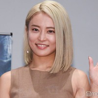 小島瑠璃子、金髪→暗髪に大胆イメチェン「大人の魅力がすごい」「美人すぎる」と反響 画像