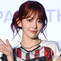 LE SSERAFIMサクラ、美ウエスト輝くノースリーブトップス姿に反響「異次元のビジュアル」「可愛すぎる」 画像