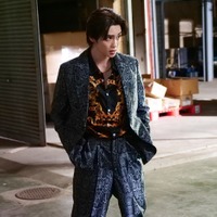 THE RAMPAGE吉野北人、サラリーマンと元ヤクザの“真逆な姿”捉えた新カット3枚解禁 監督の絶賛コメントも到着「実はコメディがとても巧い方」【昨夜は殺れたかも】 画像