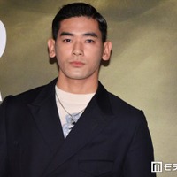 本木雅弘の息子・UTA、祖母・樹木希林さんの命日に幼少期の2ショット公開「微笑ましい一コマ」「足の間に収まってて可愛い」 画像