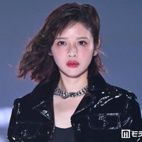 FRUITS ZIPPER鎮西寿々歌、トップバッターで「TGC」開幕 ブラックスタイルで雰囲気ガラリ【TGC2026A/W】 画像