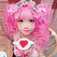 “小学生姫ギャル”りりぴ、リカちゃん人形ヘアに反響「リアルお人形さん」「全部ピンクで可愛すぎる」 画像