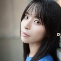 Netflix「ダウンタイム」クリニック受付役女優、撮影オフショット公開「美人すぎる」「目の保養」と反響 画像