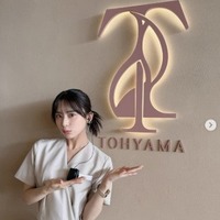 Netflix「ダウンタイム」クリニック受付役女優、撮影オフショット公開「美人すぎる」「目の保養」と反響 画像