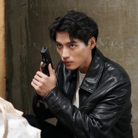 福士蒼汰、険しい表情で銃構える 志田彩良＆田中樹の不穏カットも「ハイド＆シーク」場面写真初解禁 画像