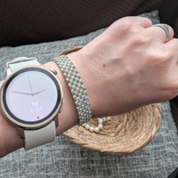 丸型フェイスがクール！ 摂取カロリーも推測できるシャープ「からだメイト Watch」レビュー 画像