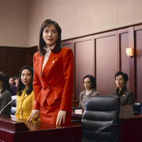 綾瀬はるか、『ファーストボイス』着想元の女性弁護士2人と意気投合「私たちへの大きなエール」 画像