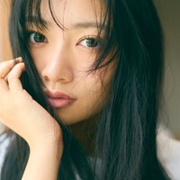 乃木坂46小津玲奈の撮り下ろしグラビア公開「6期生グラビア Nogizaka Colors」第5弾 画像