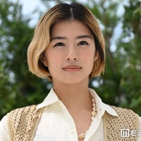 佐久間由衣、美脚チラリカットアウトボトムスコーデ公開「モード系でかっこいい」「スタイリングが別人級」と反響 画像